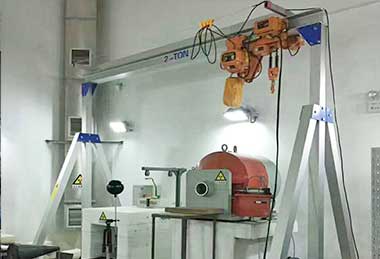 Aluminum light weight gantry crane system with fixed gantry
