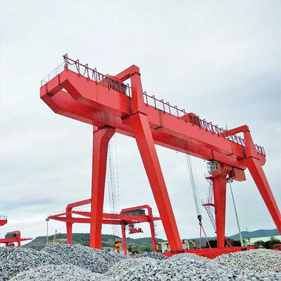 Box girder gantry crane for outdoor use