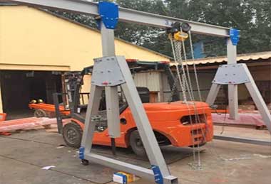 Light weight gantry crane system with portable gantry crane design