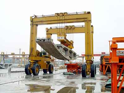 Uses of rtg crane for conceret beam handling 