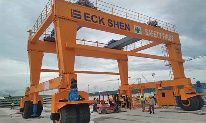 4*25 Ton Portable Gantry RTG Crane Lifts Concrete Slab Singapore