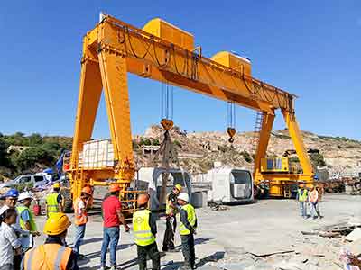 Uses of rtg crane for conceret block handling 