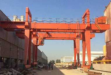 Crane for waste recycling and sorting