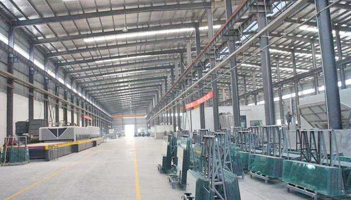 Overhead travelling crane for glass production workshop