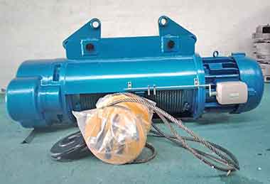 Stationary hoist with CD/MD wire rope hoist design 