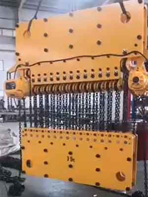 Electric chain block and motorized chain hoist