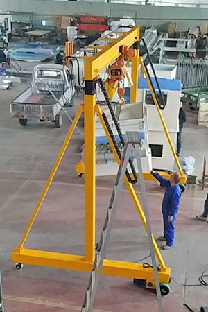 Height adjustable gantry crane with motorized telescopic gantry design
