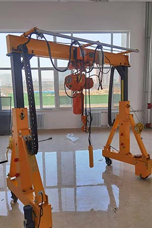 Telescopic gantry crane with height motorized telescopic gantry design