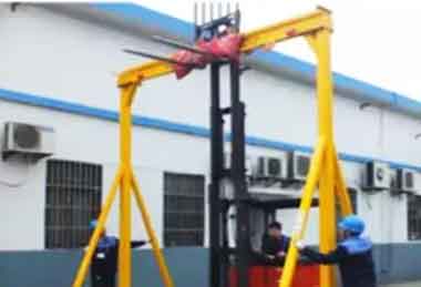 Hand winch mobile a frame gantry crane