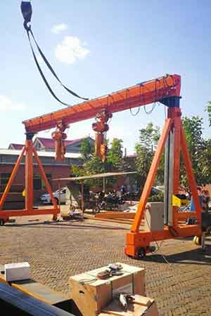 Hand winch mobile a frame gantry crane