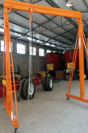 Hand winch mobile a frame gantry crane