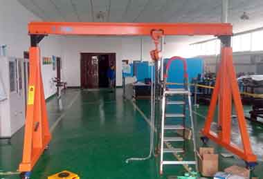 Hand turbine height adjustable movable gantry crane