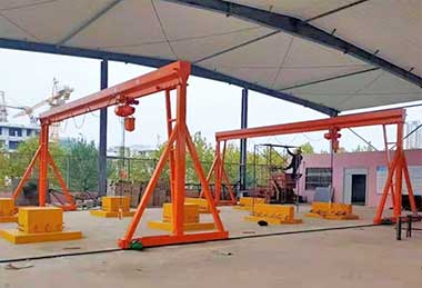 Rail type small portable gantry crane 