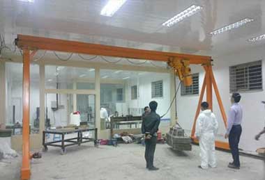 Low headroom light rail gantry crane in cleanroom use with low profile electric hoist  Low headroom light rail gantry crane in cleanroom use with low profile electric hoist