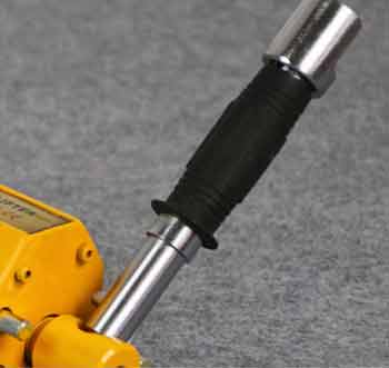 Manual handle control of permanent lifting magnet