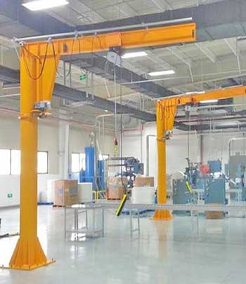 Freestanding workstation jib cranes