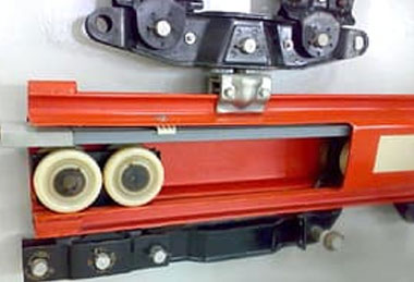 Trolley & slider -Running inside the KBK beam / trackproduces little noise and runs smoothly.You can choose a built-in slider Trolley & slider -Running inside the KBK beam / trackproduces little noise and runs smoothly.You can choose a built-in slider