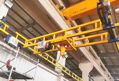 Double girder workstation crane with free standing crane  Double girder workstation crane with free standing crane
