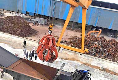 Gantry crane with grab for wast handling & scrap handling