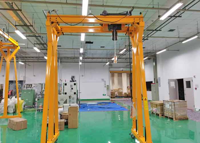 Low headroom portable gantry crane & rolling gantry hoist Low headroom portable gantry crane & rolling gantry hoist