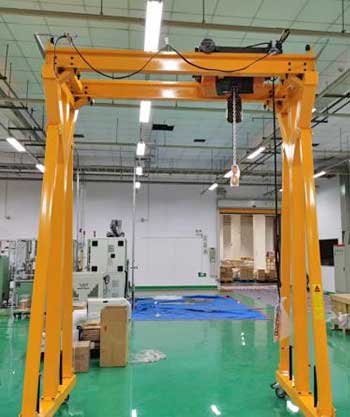 Double beam gantry crane with low headroom crane design 