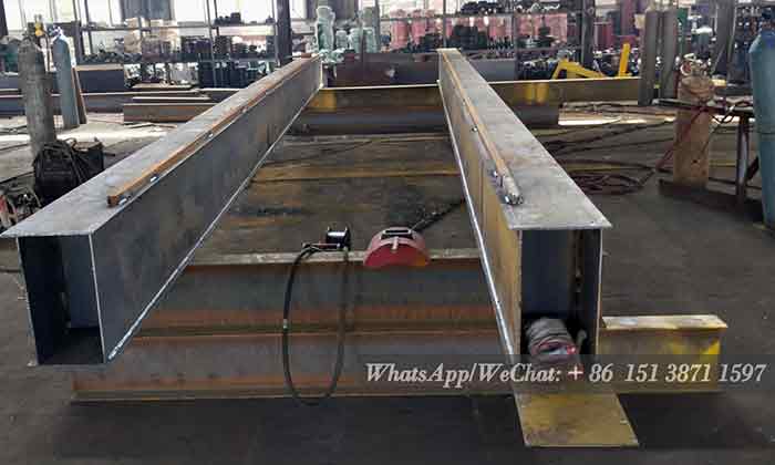 Main girder of double girder overhead crane under construction 