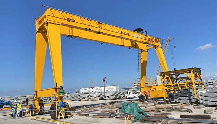 Foldable gantry crane folded to save your space 