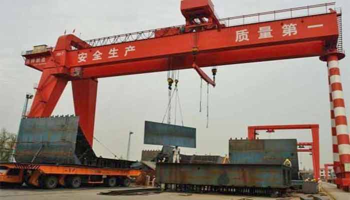 Gantry crane for shipbuilding industry 