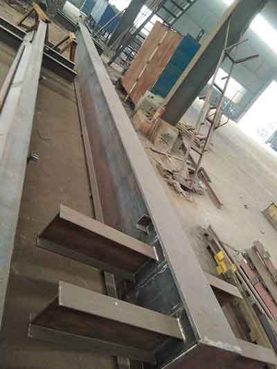 Main girder of 5 ton + 5 ton double hoist gantry crane with single girder crane design for sale Gabon Main girder of 5 ton + 5 ton double hoist gantry crane with single girder crane design for sale Gabon