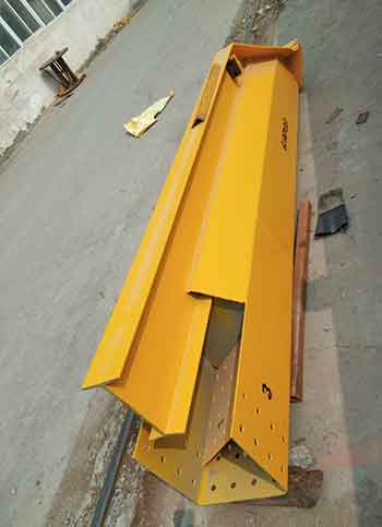 12.3 m main girder of 3 ton single girder eot crane are divided into 2 sections