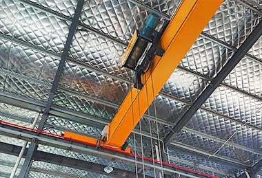 Low headroom overhead travelling crane with wire rope hoists