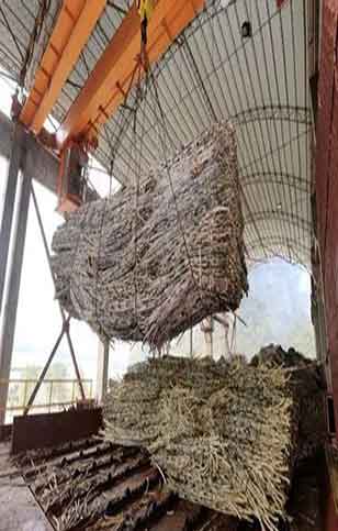 Electric overhead crane for bundles of overhead crane with wire rope slings