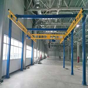 Free standing worksation crane