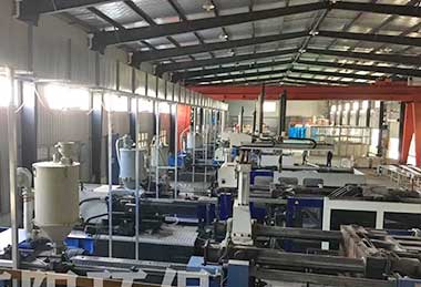 Gantry crane for waste plastic treatment workshop