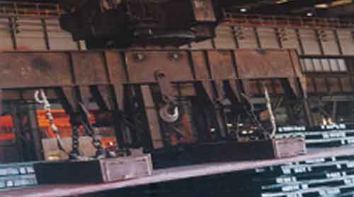 Electromagnets with beam spreaders for various loads handling