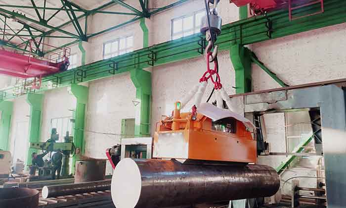 overhead crane with magnetic lifter for handling steel rod