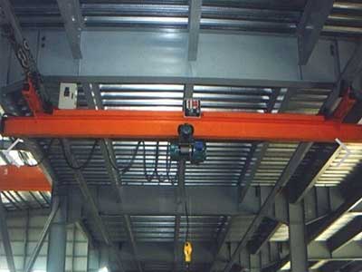Underhung overhead crane for steel structrue workshops