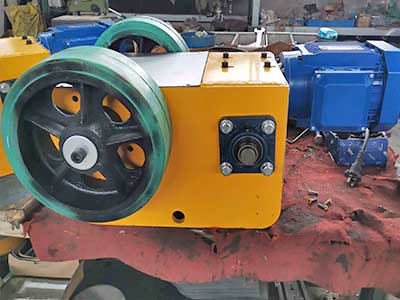 Rolling castors and driving system of motorized portable gantry crane to Canada