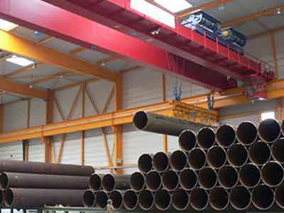 Magnetic overhead crane for steel pipe handling