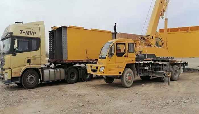Transloading the main girder of 41 ton gantry crane at the custom station  Transloading the main girder of 41 ton gantry crane at the custom station