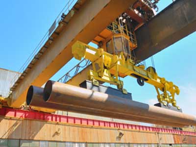 Double girder overhead crane with electromangetic for 2 pipe or row of steel pipe handling outdoors  Double girder overhead crane with electromangetic for 2 pipe or row of steel pipe handling outdoors