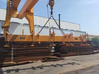 Gantry crane for steel plates handling Gantry crane for steel plates handling