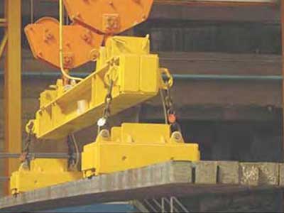 Steel round billets on magnetic bridge crane Steel round billets on magnetic bridge crane