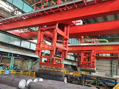 Steel round billets handling bridge crane with magnetic lifter