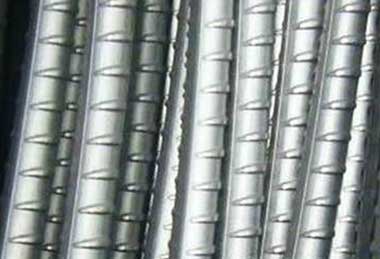 How should stainless steel rebar be handled and stored?