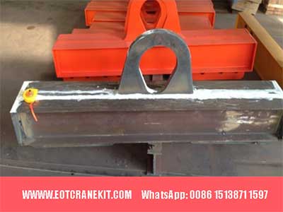 Lifting beam of the double leg coil lifter 