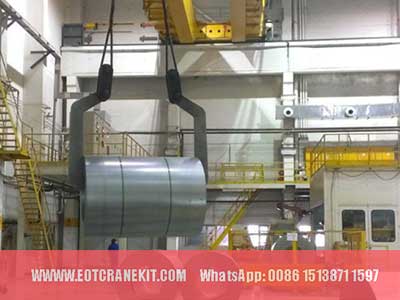 Flexible coil lifter with double hooks for horizontal lifters 