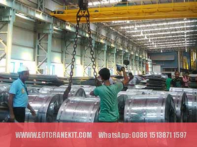 Overhead crane with double leg coil handling 