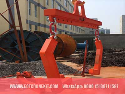 Two-sided coil lifters for horizonal eye steel coil handling 