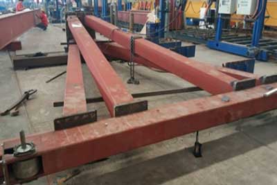 Travelling gantry crane leg assembly 
